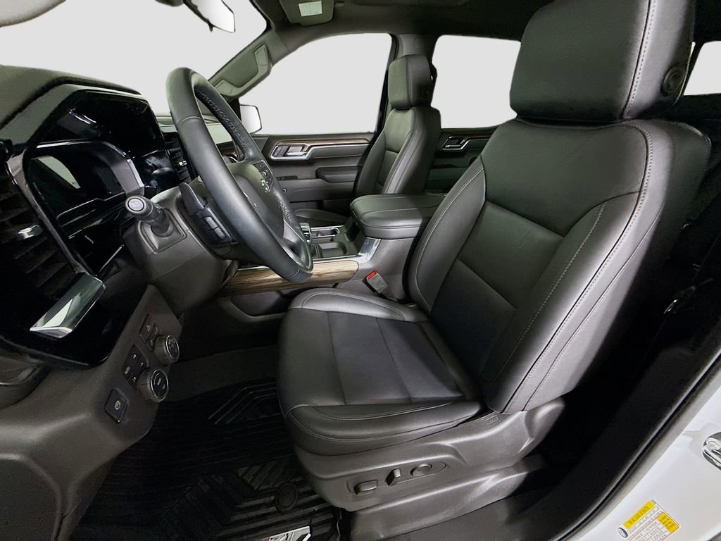 Used 2025 Chevrolet Silverado 1500 LT Trail Boss w/ Convenience Package II AWD/4WD image 21