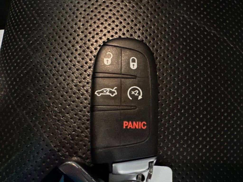 Used 2019 Dodge Charger SXT w/ Leather Interior Group image 16