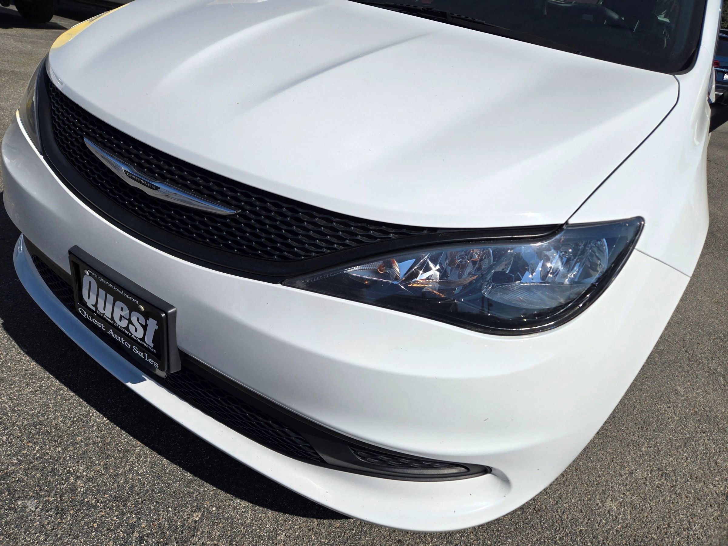 Used 2022 Chrysler Voyager LX image 17