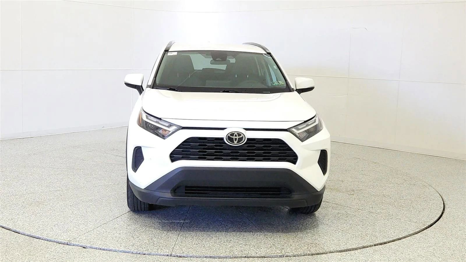 Used 2023 Toyota RAV4 XLE AWD/4WD image 2