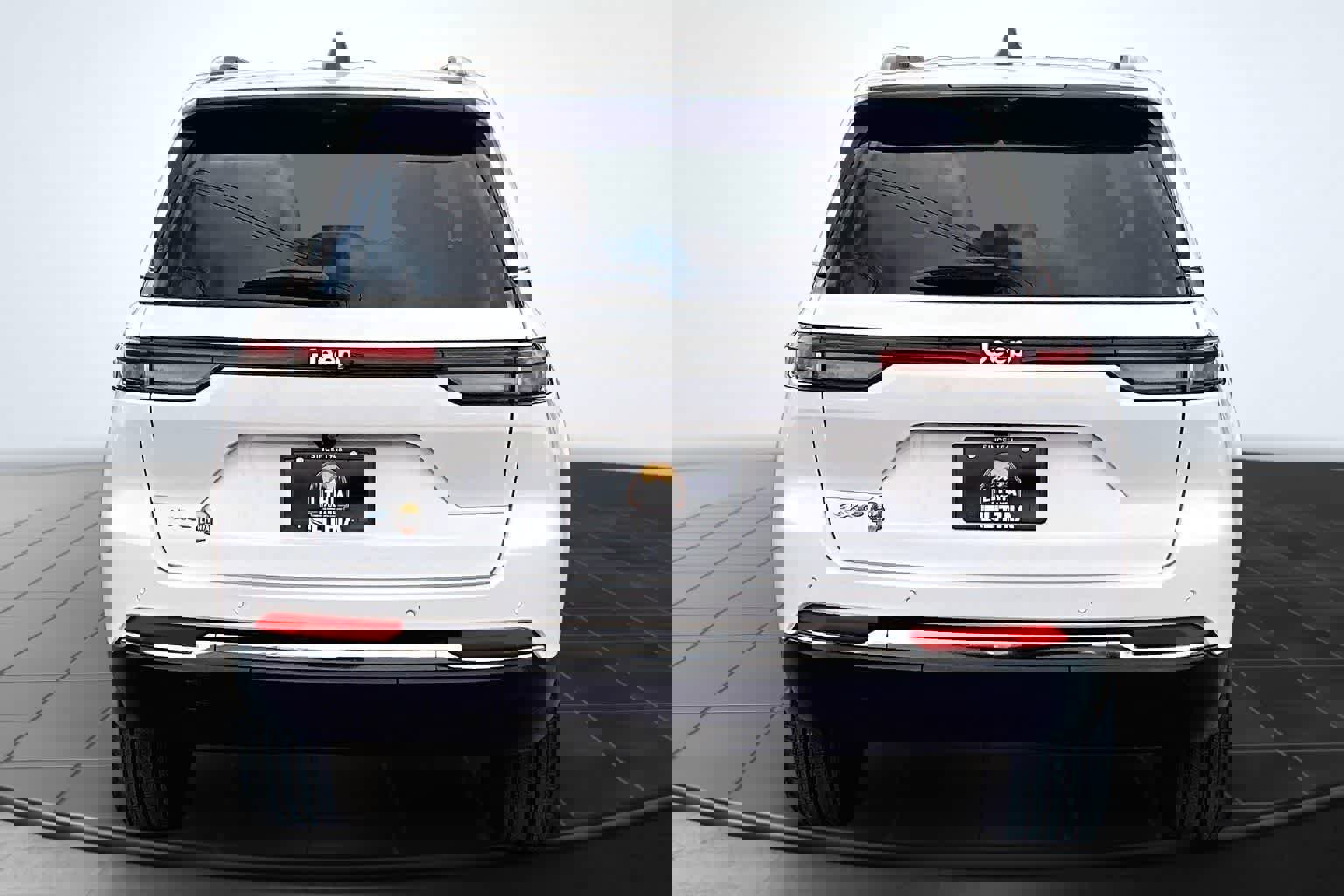 Used 2023 Jeep Grand Cherokee 4WD 4xe w/ Luxury Tech Group II image 5