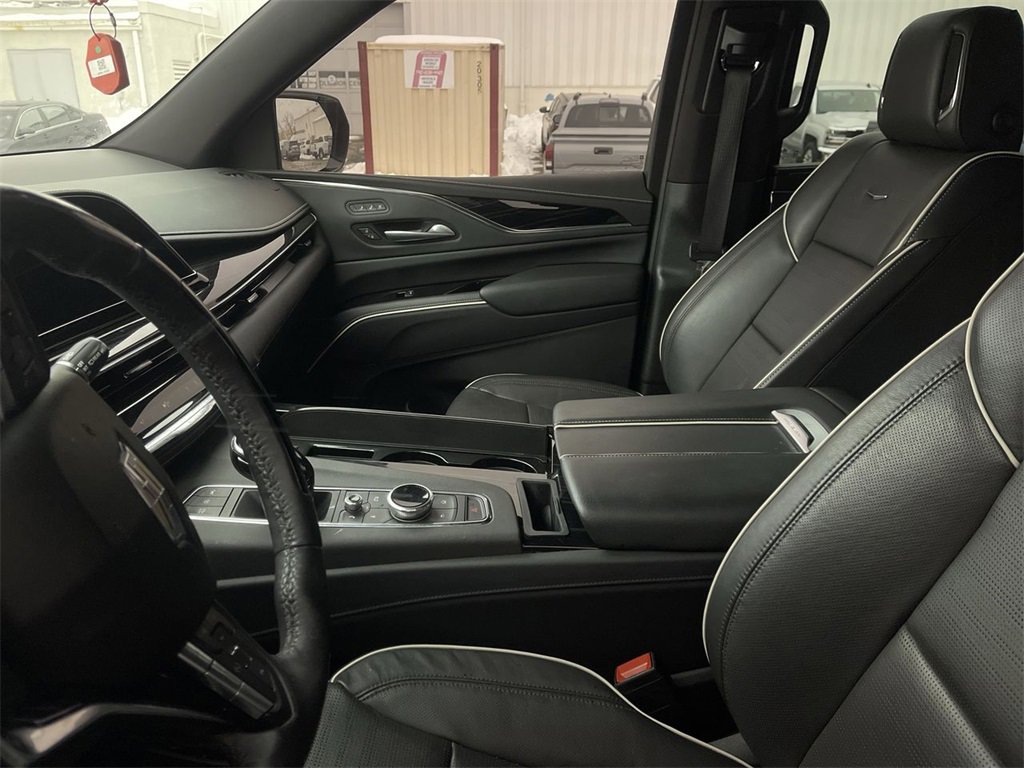 Used 2023 Cadillac Escalade Sport image 3
