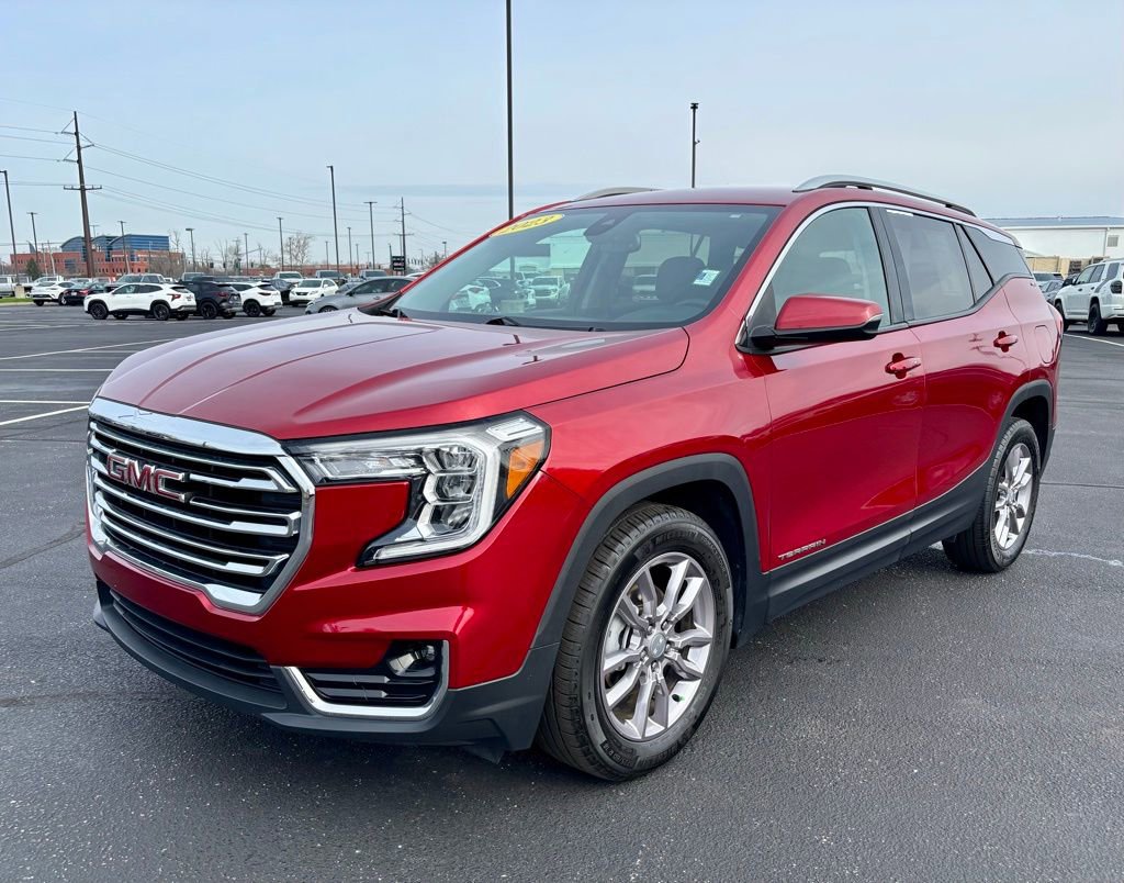 Used 2023 GMC Terrain SLT image 3