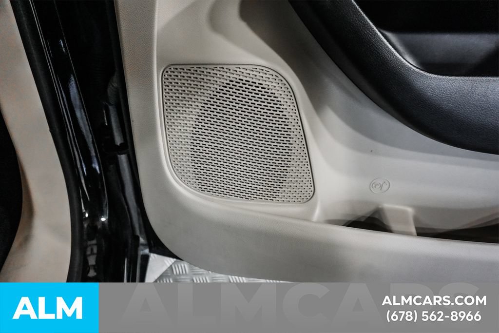 Used 2023 Chrysler Pacifica Touring-L FWD image 46