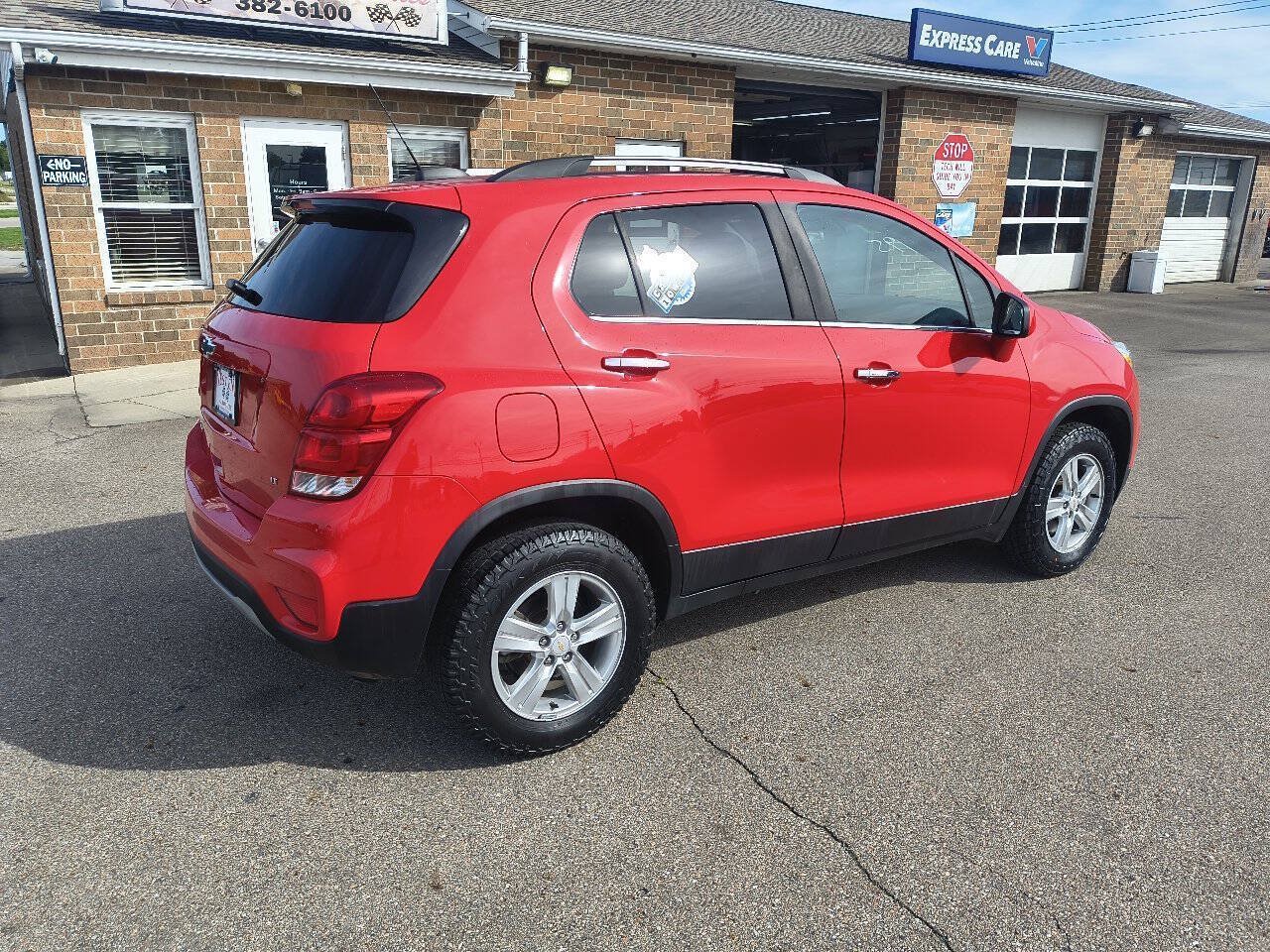 Used 2020 Chevrolet Trax LT w/ LT Convenience Package AWD/4WD image 4