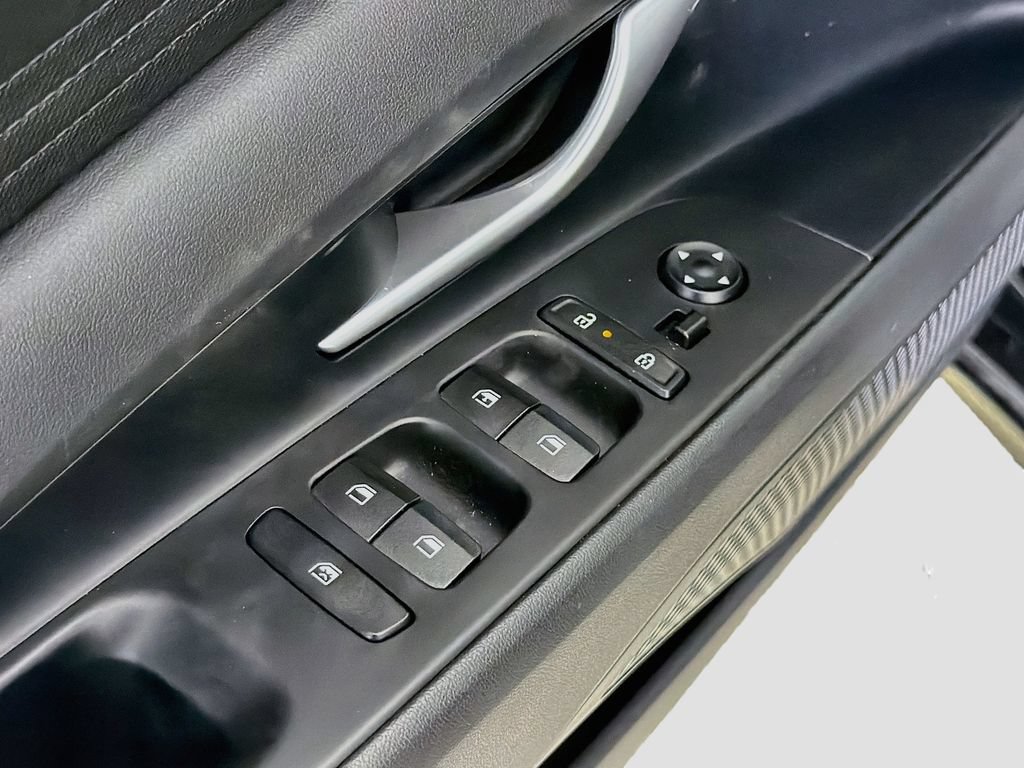 Used 2026 Hyundai Elantra SE FWD image 21