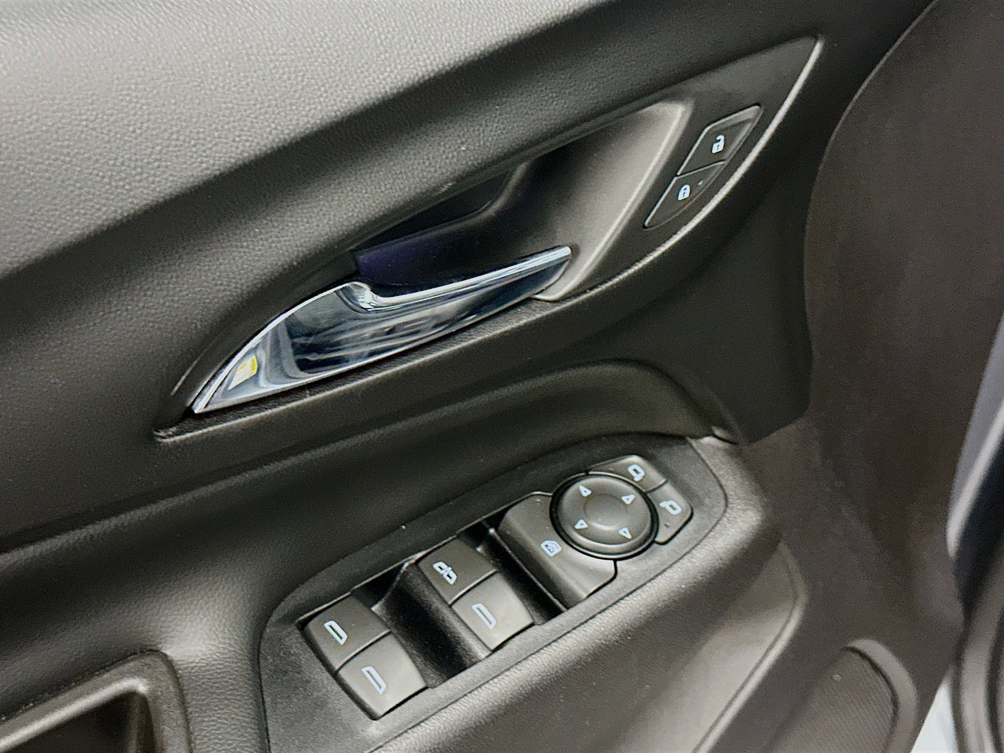 Used 2018 Chevrolet Equinox LT w/ Sun & Infotainment Package image 15