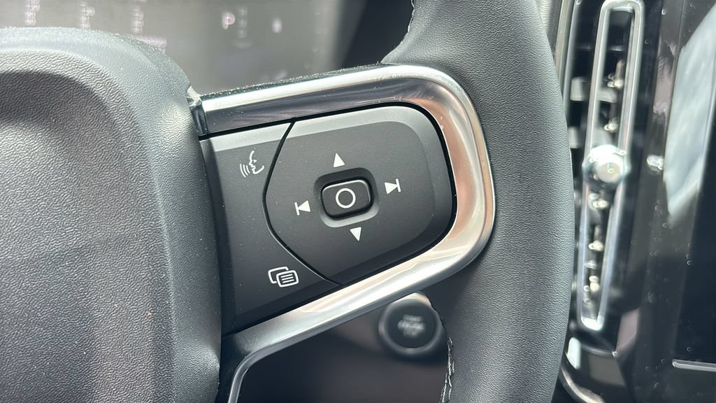 New 2026 Volvo XC40 B5 Plus w/ Protection Package Premier AWD/4WD image 17