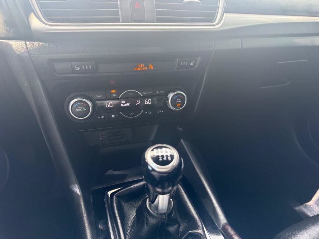 Used 2018 MAZDA MAZDA3 Touring FWD image 25