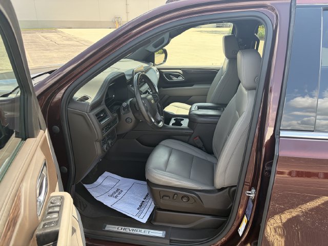 Used 2022 Chevrolet Tahoe LT w/ Luxury Package AWD/4WD image 9