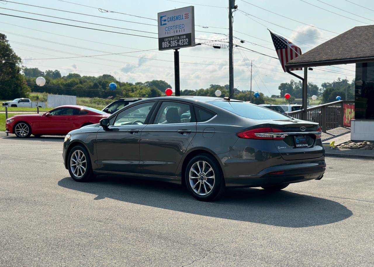 Used 2017 Ford Fusion SE w/ Fusion SE Technology Package FWD image 6