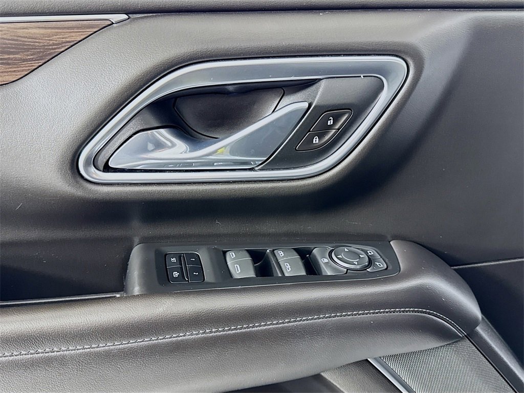 Used 2021 Chevrolet Suburban LT image 17