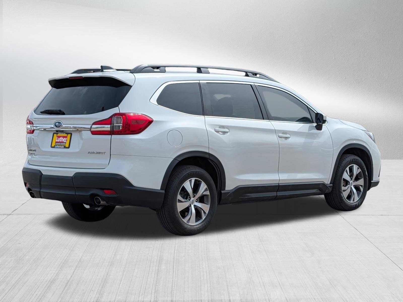 Used 2022 Subaru Ascent Premium image 7