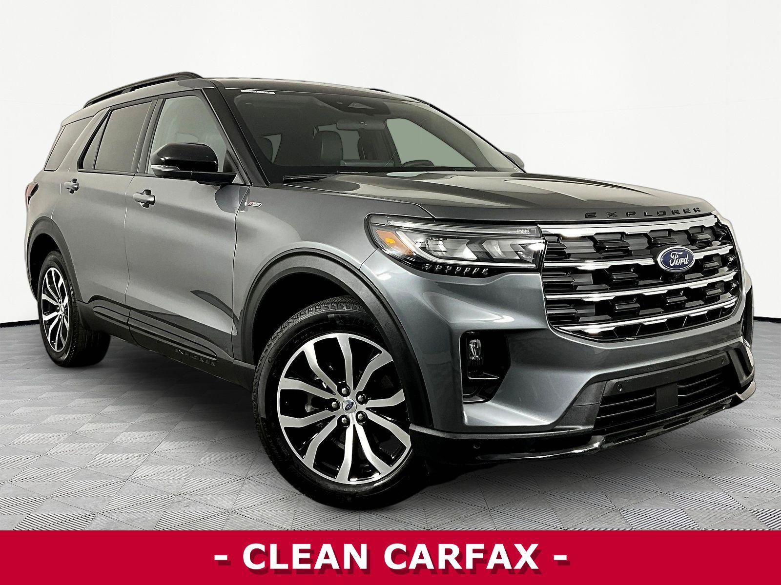 Used 2025 Ford Explorer ST-Line AWD/4WD video 3