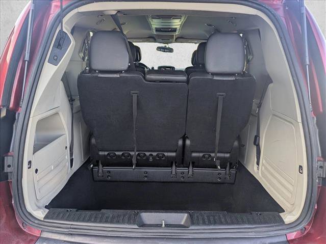 Used 2015 Chrysler Town & Country Touring image 6