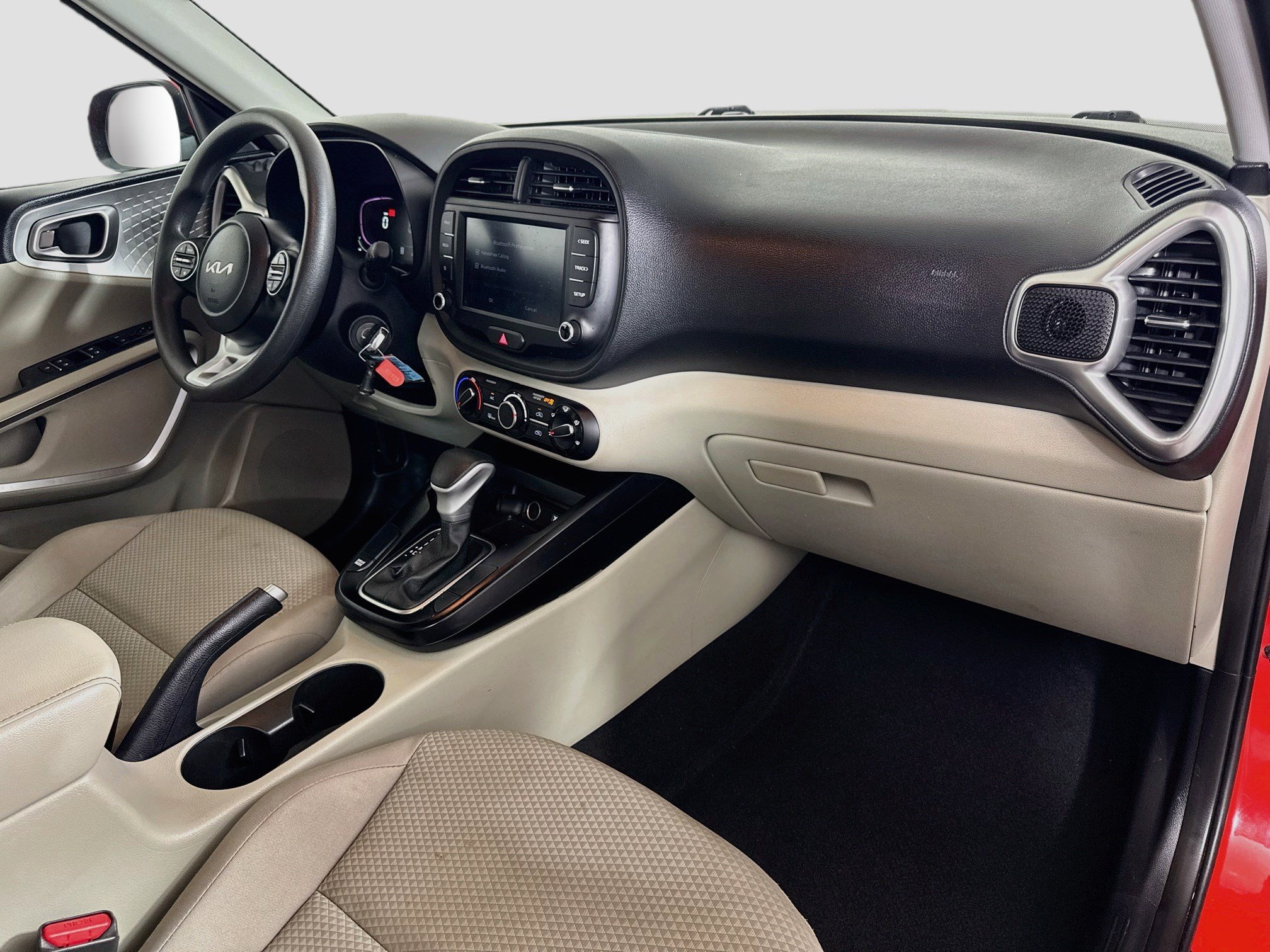 Used 2023 Kia Soul LX w/ LX Technology Package FWD image 29