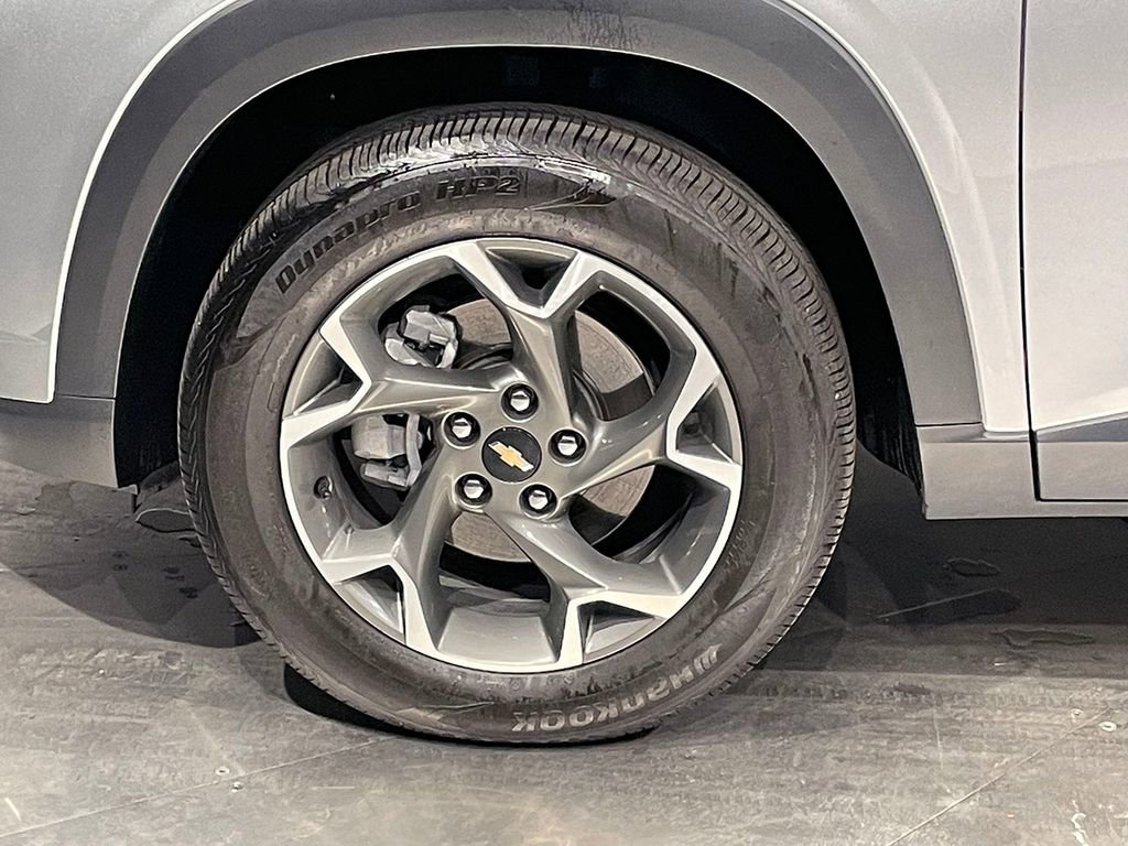 Used 2024 Chevrolet Trax LT w/ Sunroof Package image 36