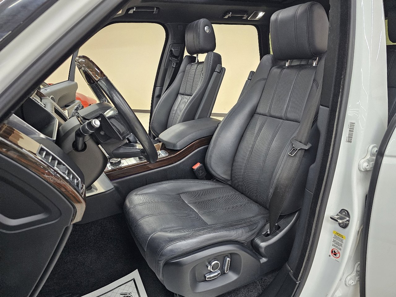 Used 2017 Land Rover Range Rover HSE image 17