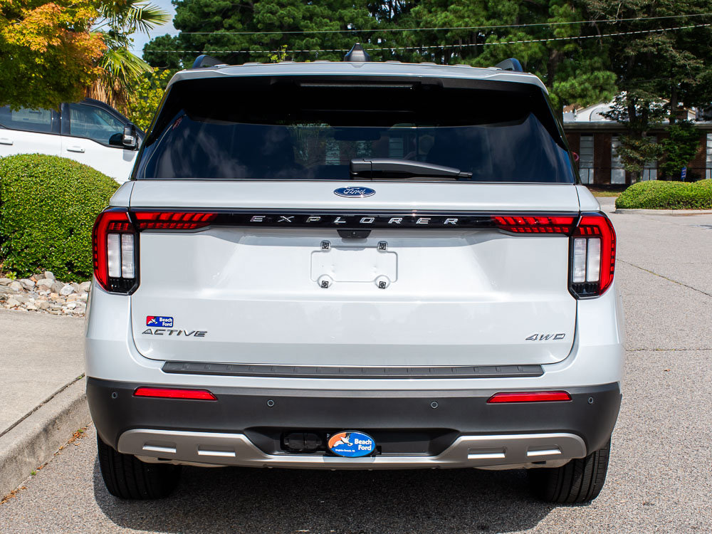 Used 2026 Ford Explorer Active w/ Active Comfort Package AWD/4WD image 4