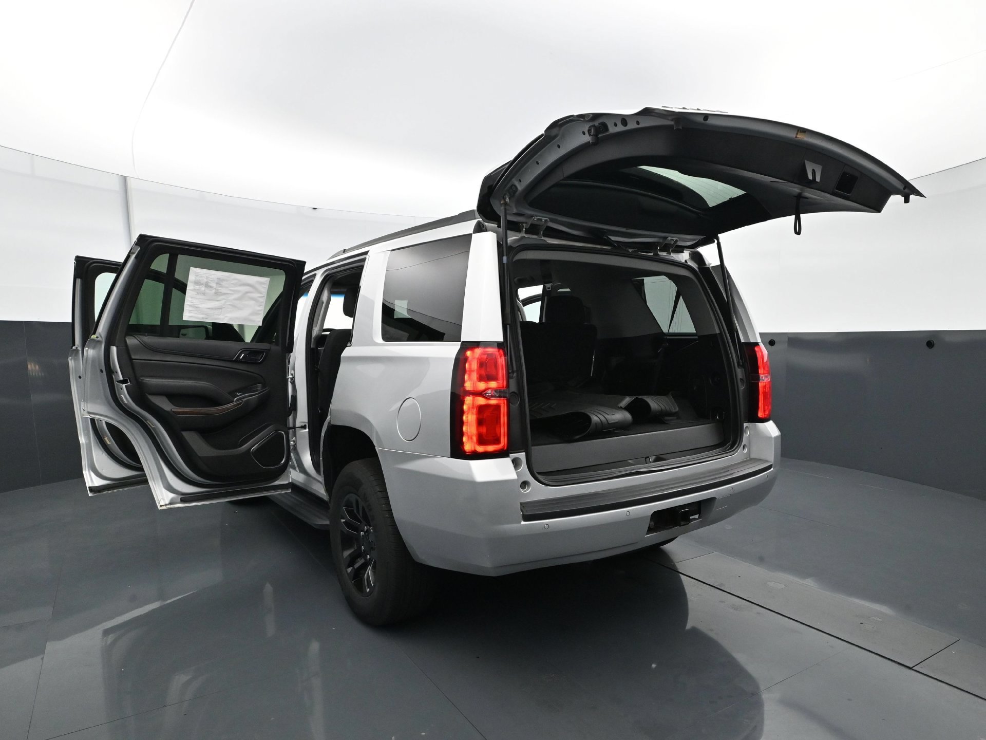 Used 2019 Chevrolet Tahoe LS AWD/4WD image 33