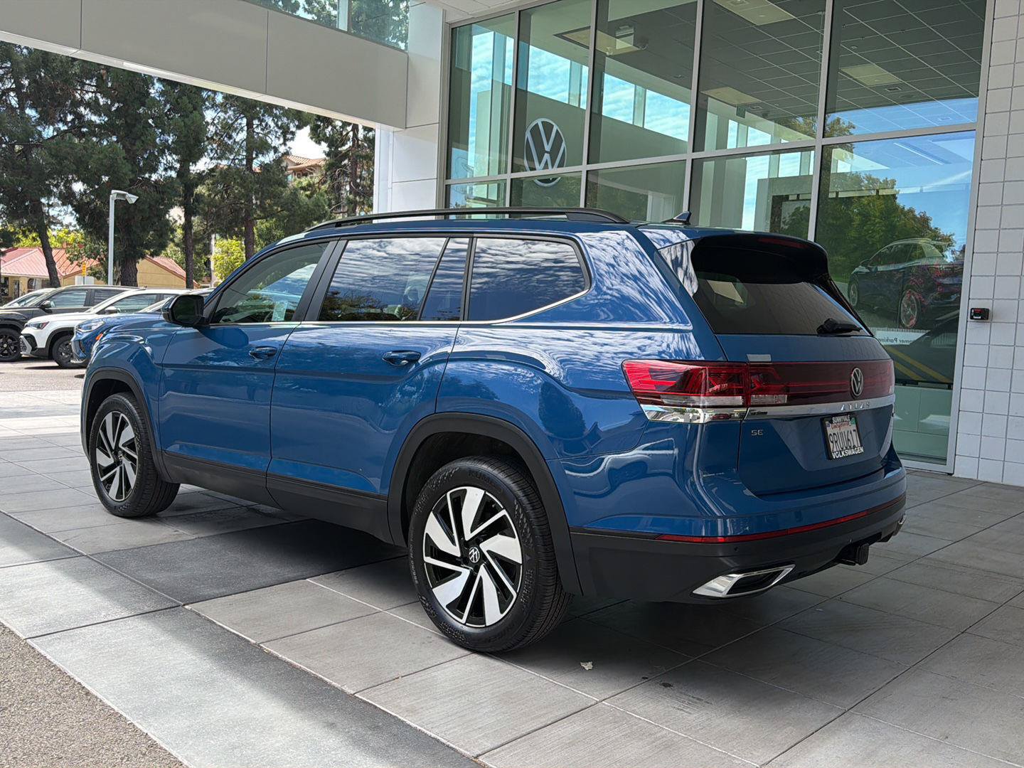 Certified 2025 Volkswagen Atlas SE AWD/4WD image 3