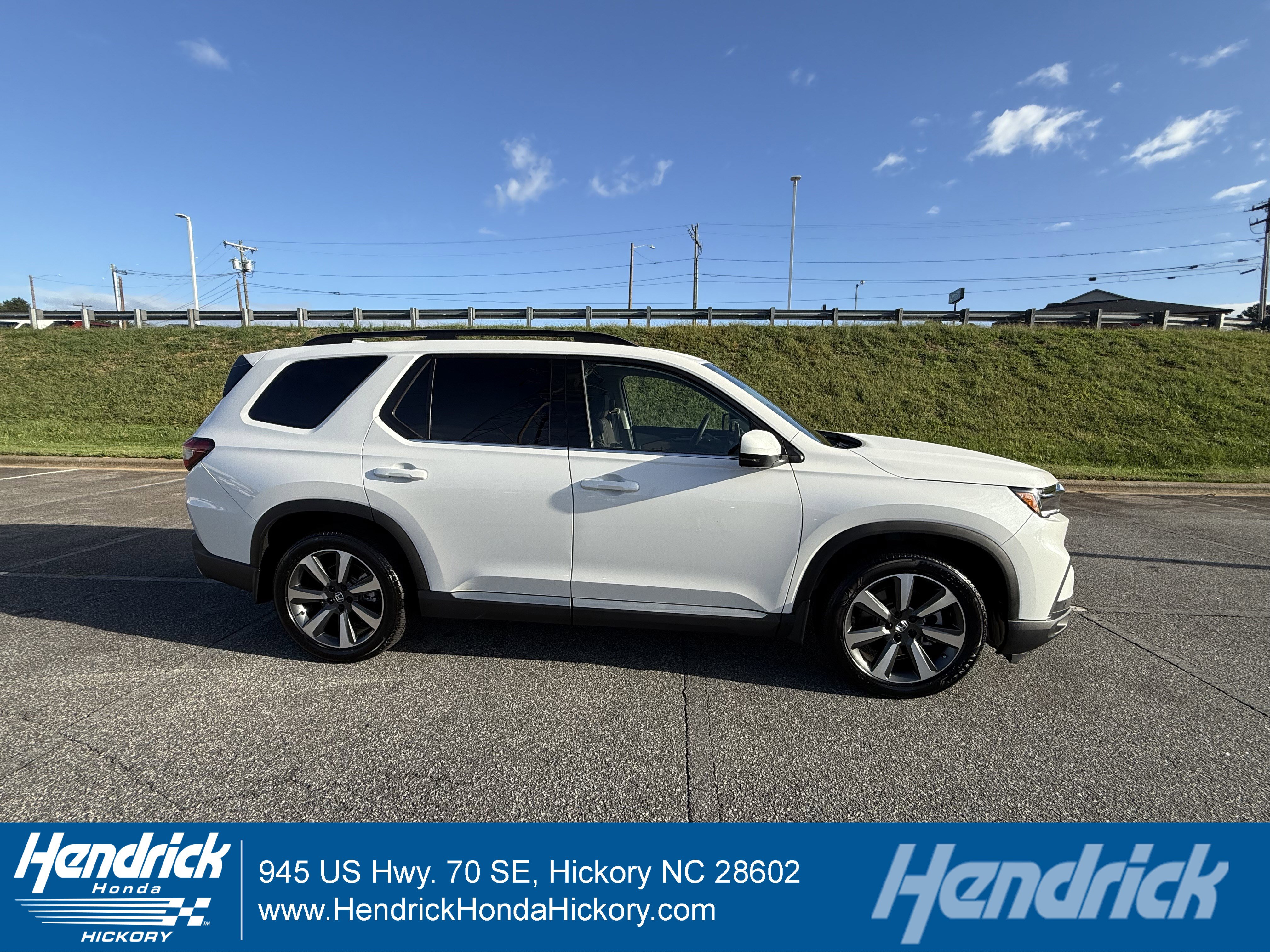 Used 2025 Honda Pilot Elite