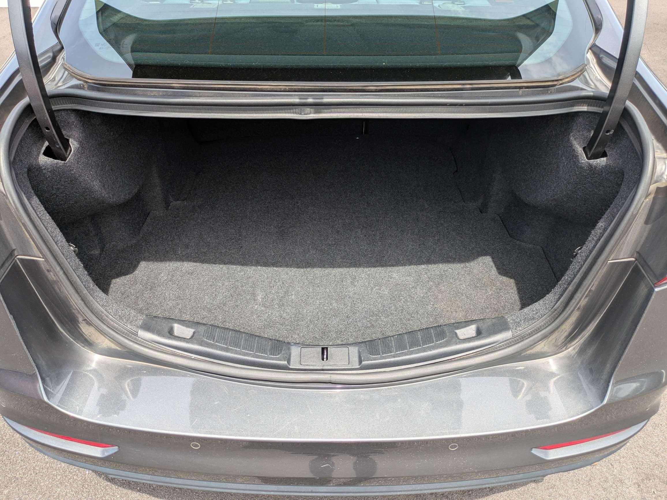 Used 2020 Ford Fusion SE FWD image 18