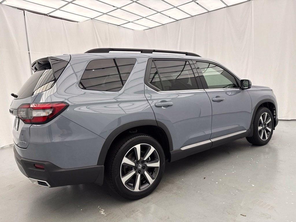 Used 2025 Honda Pilot Touring image 12