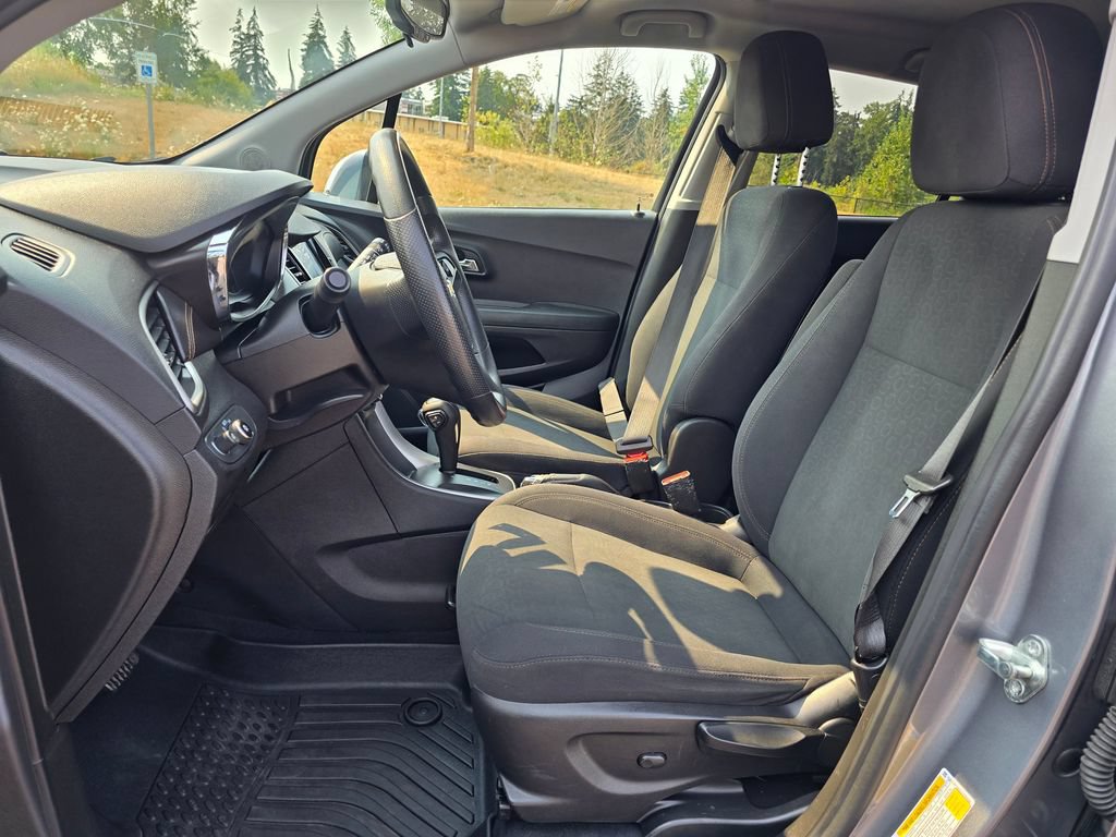 Used 2020 Chevrolet Trax LS w/ Tint and Cruise Package FWD image 11