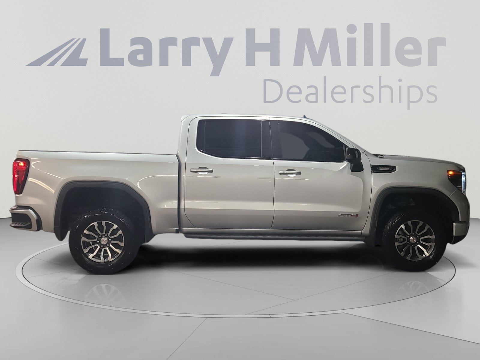 Used 2022 GMC Sierra 1500 AT4 w/ AT4 Premium Package AWD/4WD image 6