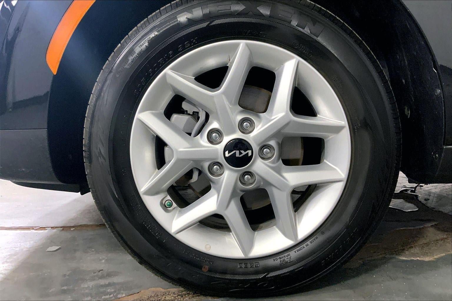 Certified 2025 Kia Soul LX image 9