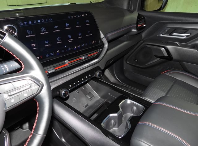 Used 2025 Chevrolet Silverado EV RST AWD/4WD image 43