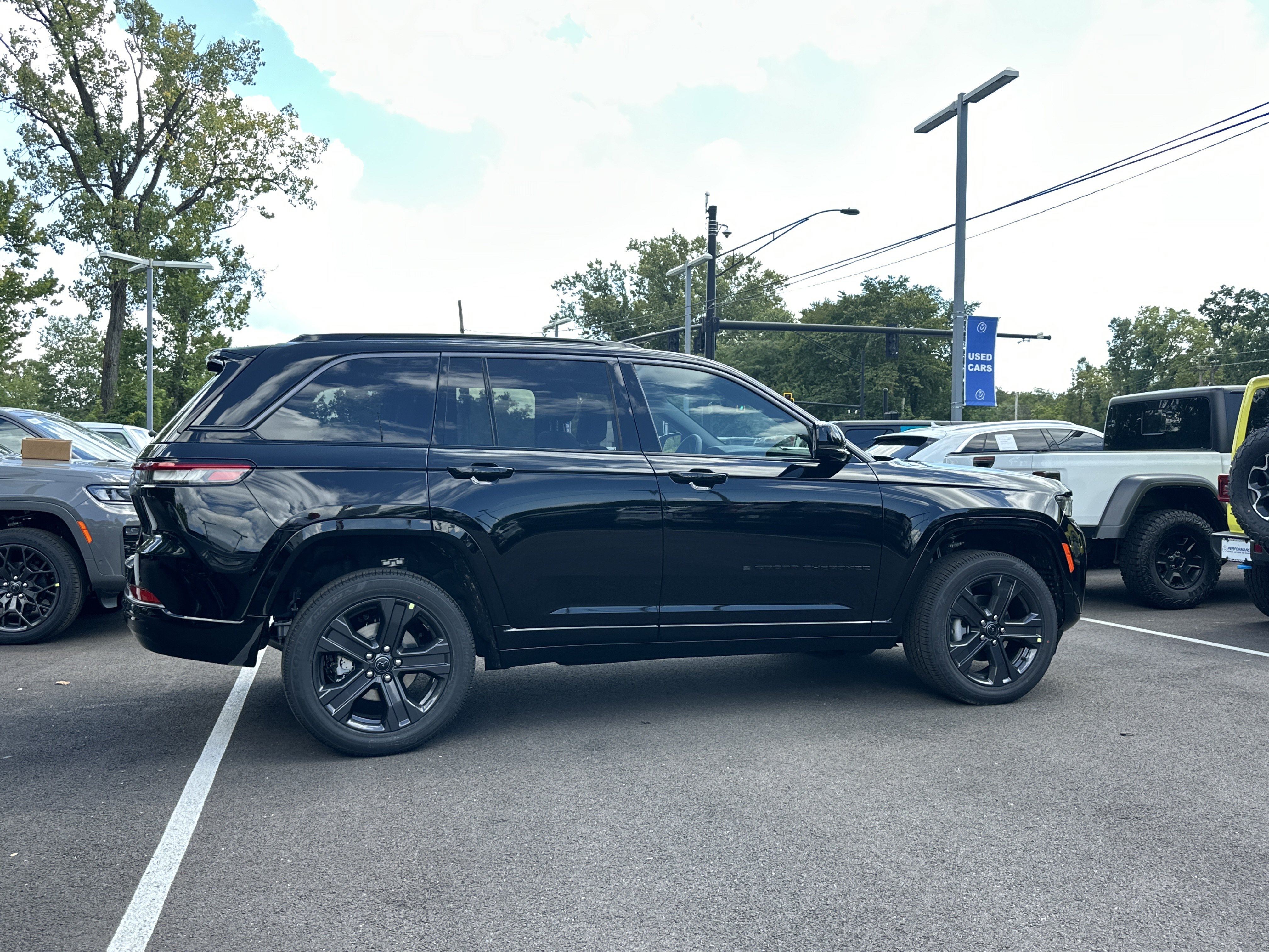 New 2027 Jeep Grand Cherokee Limited AWD/4WD image 18