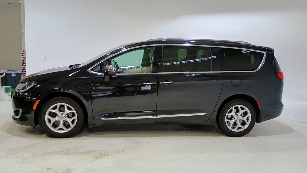 Used 2020 Chrysler Pacifica Limited image 4