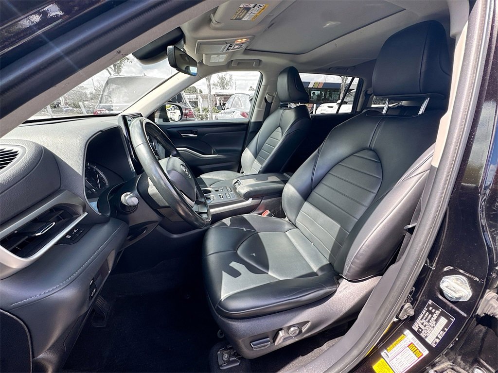 Used 2022 Toyota Highlander XLE image 20