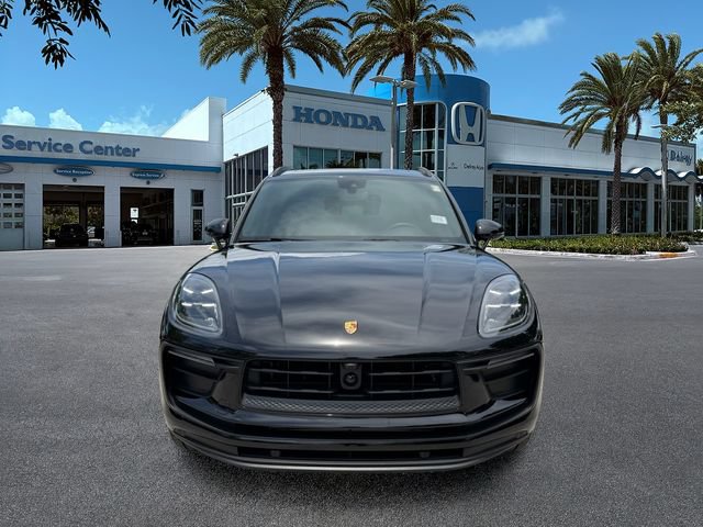 Used 2025 Porsche Macan Turbo AWD/4WD image 3