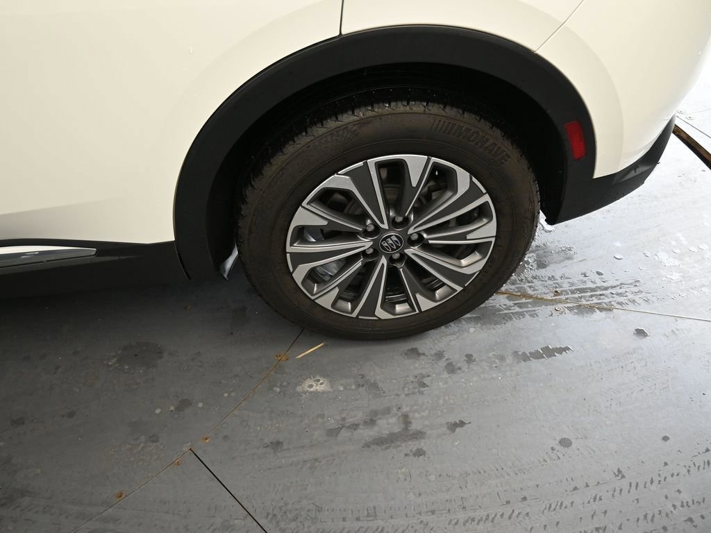 Used 2024 Buick Envision Preferred AWD/4WD image 18