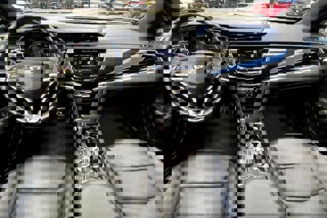 Used 2022 Cadillac XT6 Sport w/ Technology Package image 15