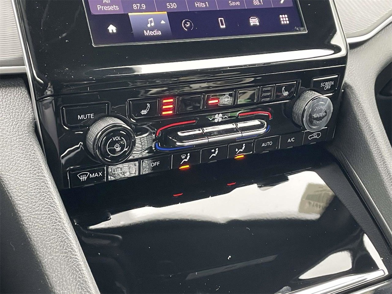 New 2025 Jeep Grand Cherokee Laredo w/ Luxury Tech Group I image 42