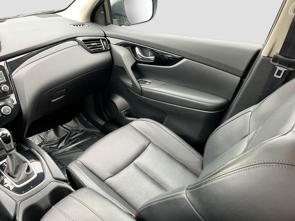 Used 2022 Nissan Rogue Sport SL w/ Premium Package image 23