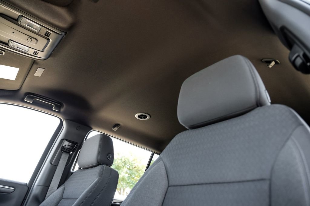 Used 2025 Chevrolet Suburban LS image 33