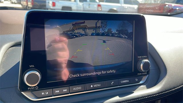 Used 2023 Nissan Rogue SV image 21