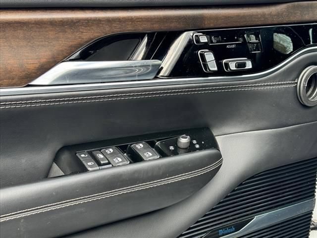 Used 2023 Jeep Grand Wagoneer L Series II AWD/4WD image 10
