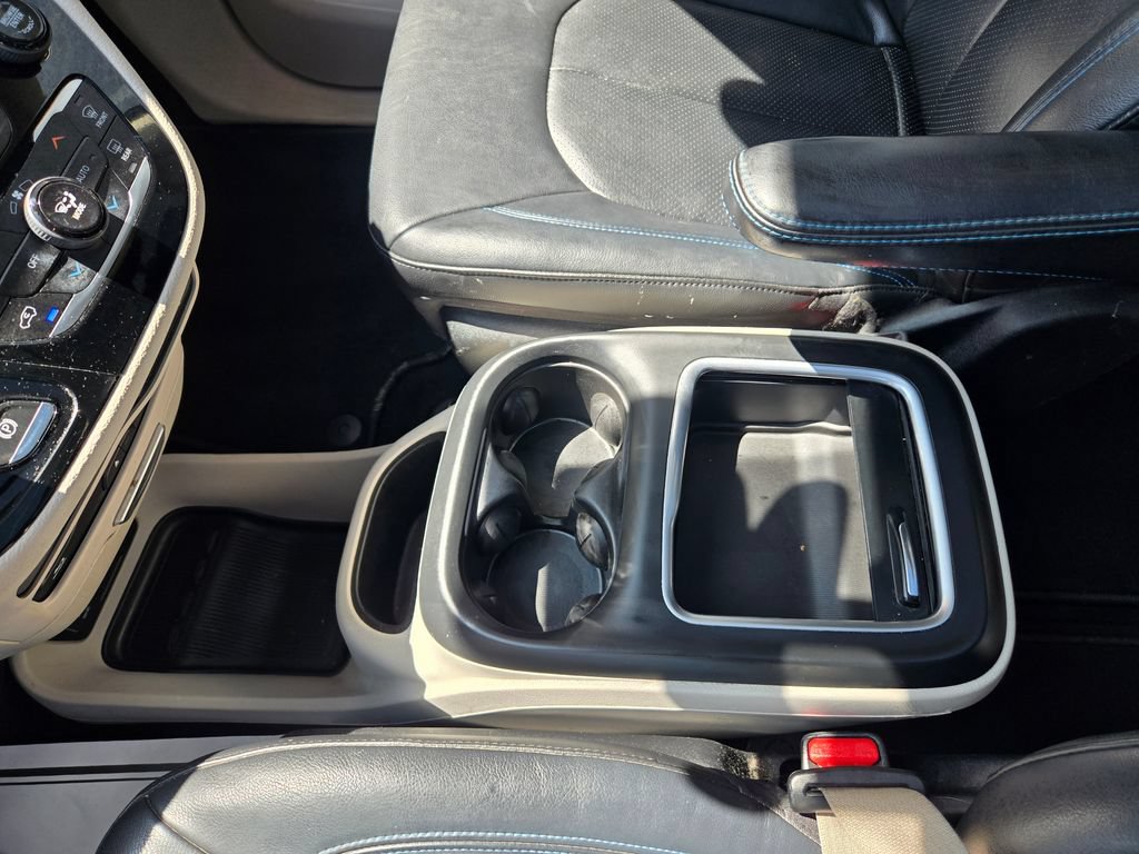 Used 2021 Chrysler Pacifica Touring-L w/ Uconnect Theater Family Group AWD/4WD image 32
