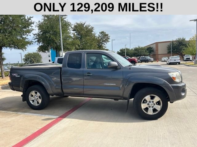 Used 2011 Toyota Tacoma 4x4 Access Cab V6 w/ TRD Sport Pkg video 2
