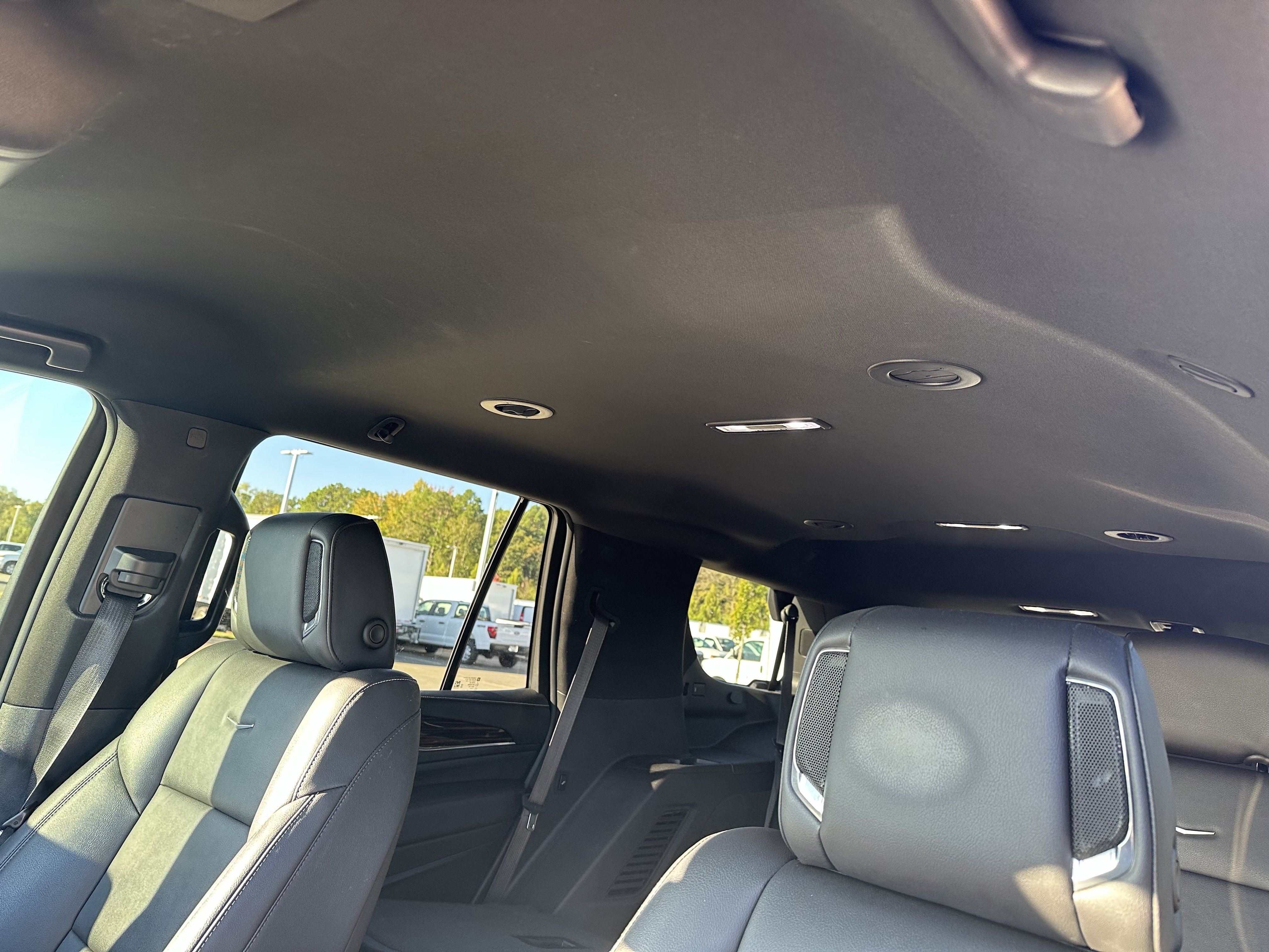 Used 2022 Cadillac Escalade Luxury AWD/4WD image 18