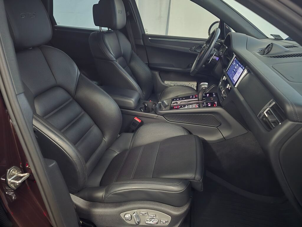 Certified 2024 Porsche Macan GTS AWD/4WD image 25