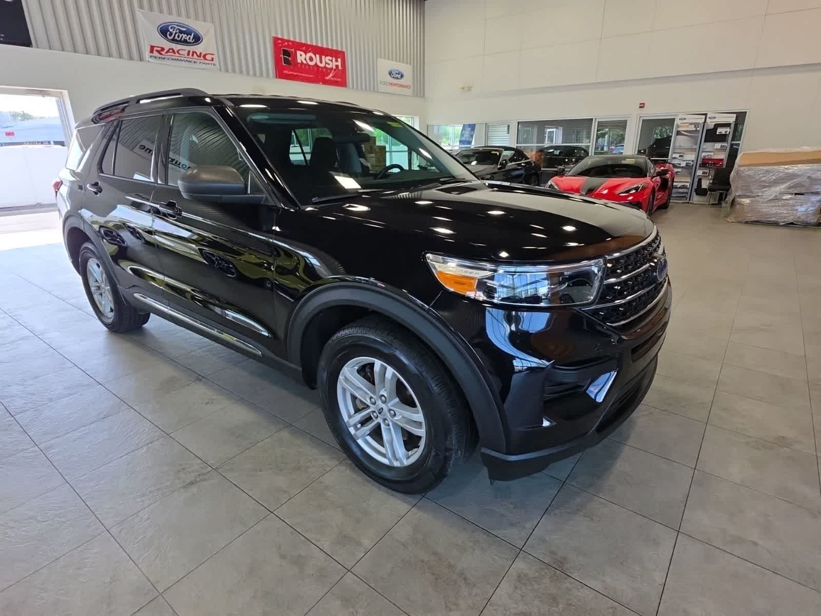 Used 2023 Ford Explorer XLT AWD/4WD image 5
