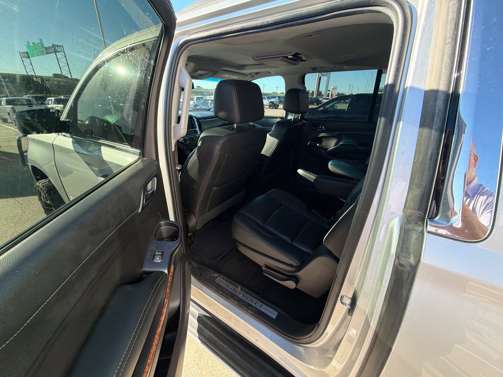 Used 2018 Chevrolet Suburban Premier AWD/4WD image 13