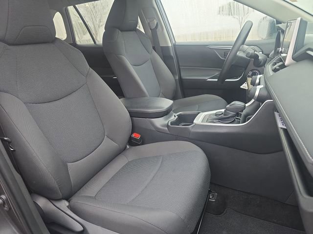 Used 2025 Toyota RAV4 LE image 10